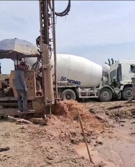 黄山岩石井施工